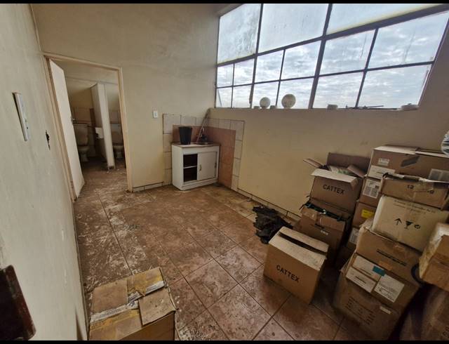 280M² WAREHOUSE TO LET IN SPRINGFIELD